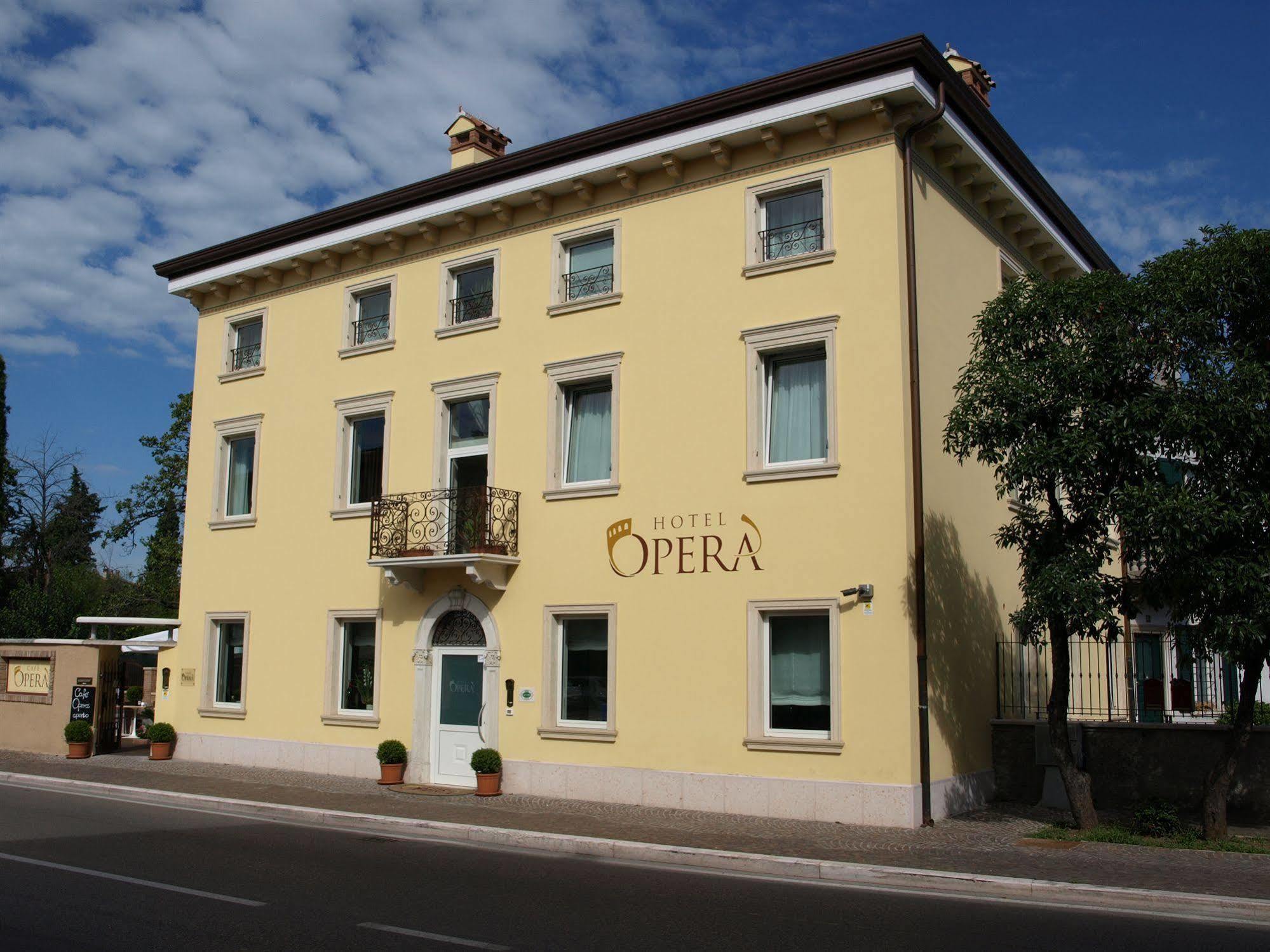 Hotel Opera Dossobuono Exterior photo
