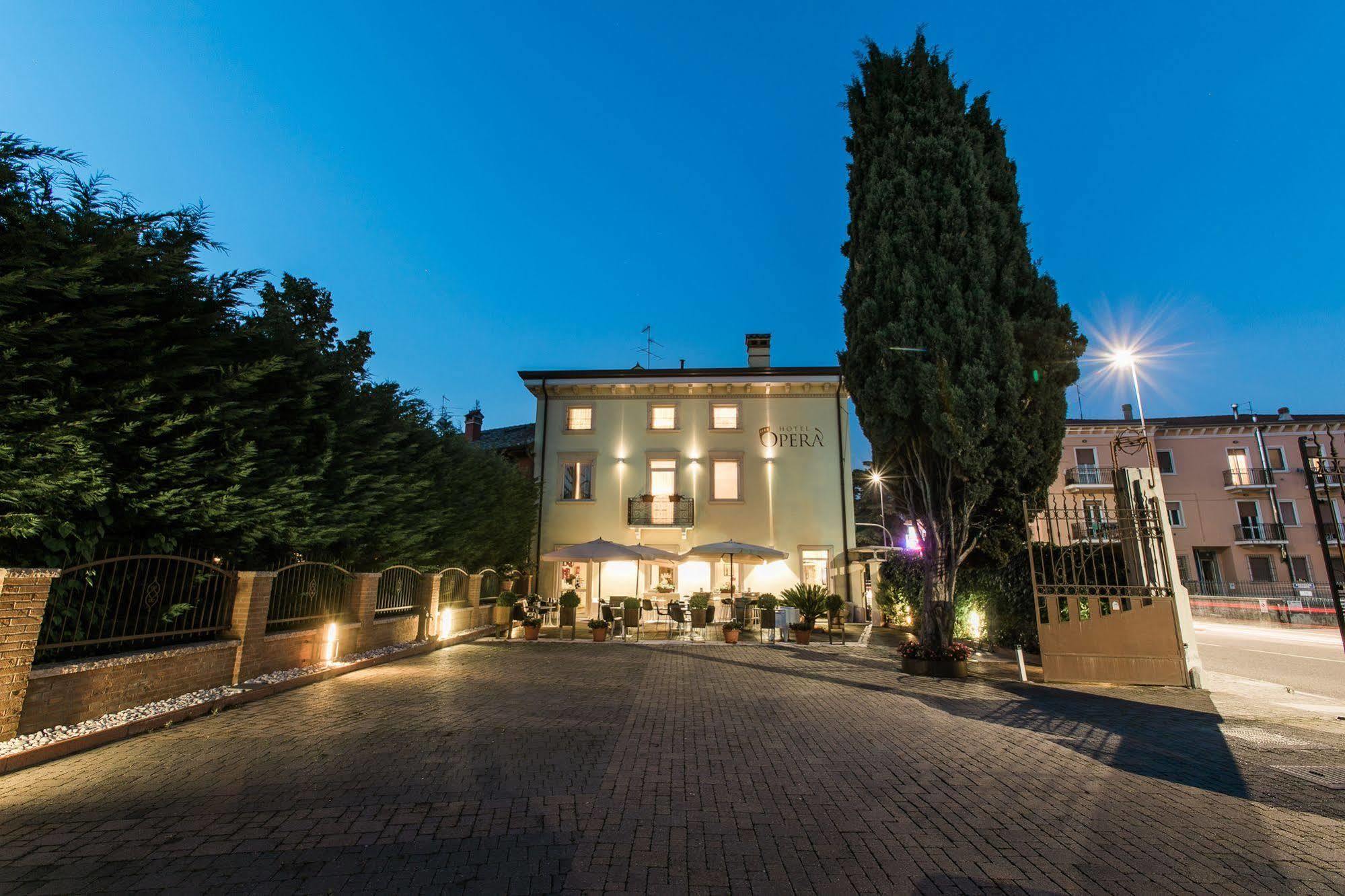Hotel Opera Dossobuono Exterior photo